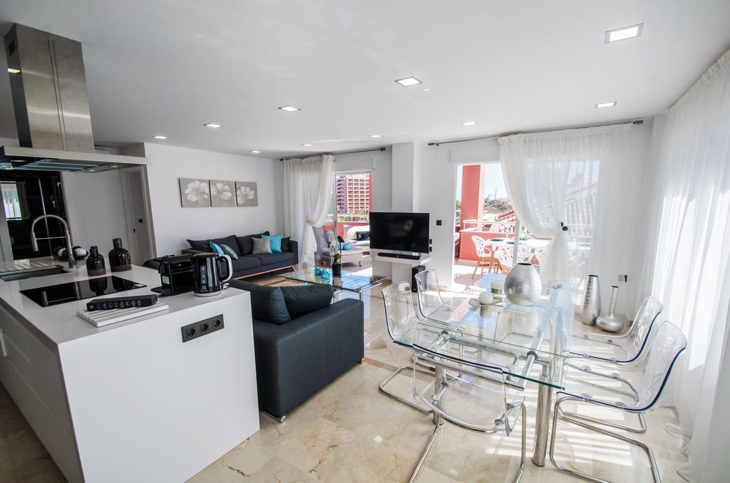 Gorgeous 170 Sq.M. Penthouse With Sea View Terraces Lägenhet Benalmádena Exteriör bild
