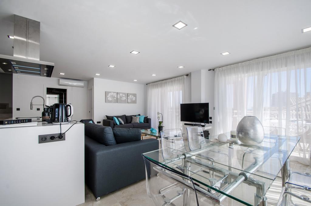 Gorgeous 170 Sq.M. Penthouse With Sea View Terraces Lägenhet Benalmádena Exteriör bild