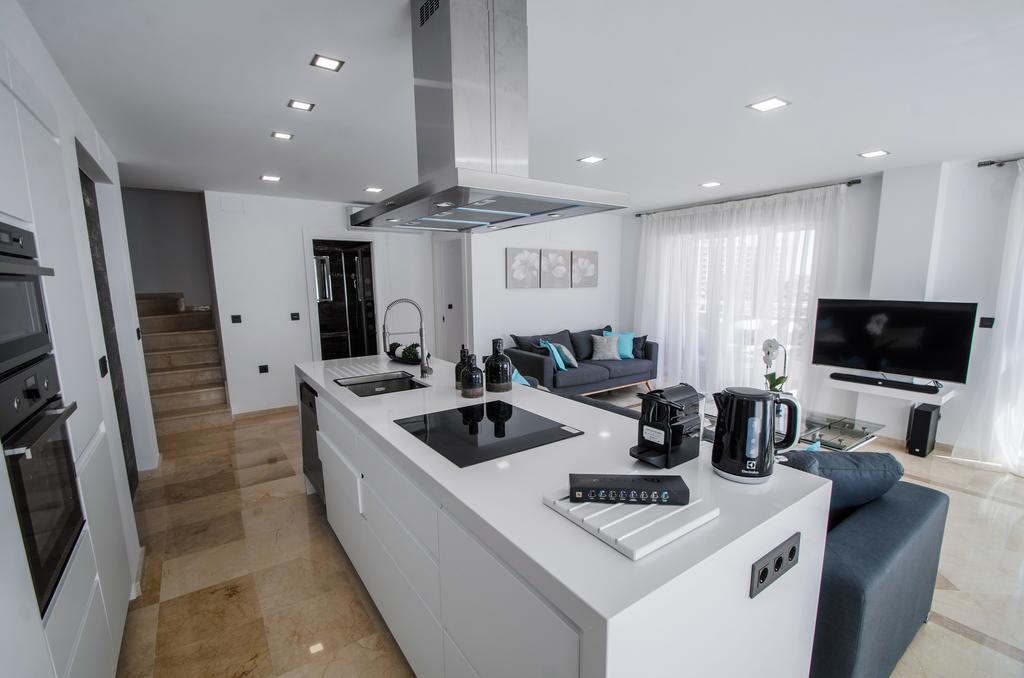 Gorgeous 170 Sq.M. Penthouse With Sea View Terraces Lägenhet Benalmádena Exteriör bild